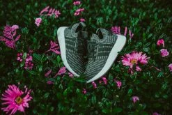 WMNS Adidas NMD_R2 PK (Khaki Green/Shock Pink) SNEAKERS