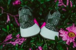 WMNS Adidas NMD_R2 PK (Khaki Green/Shock Pink) SNEAKERS