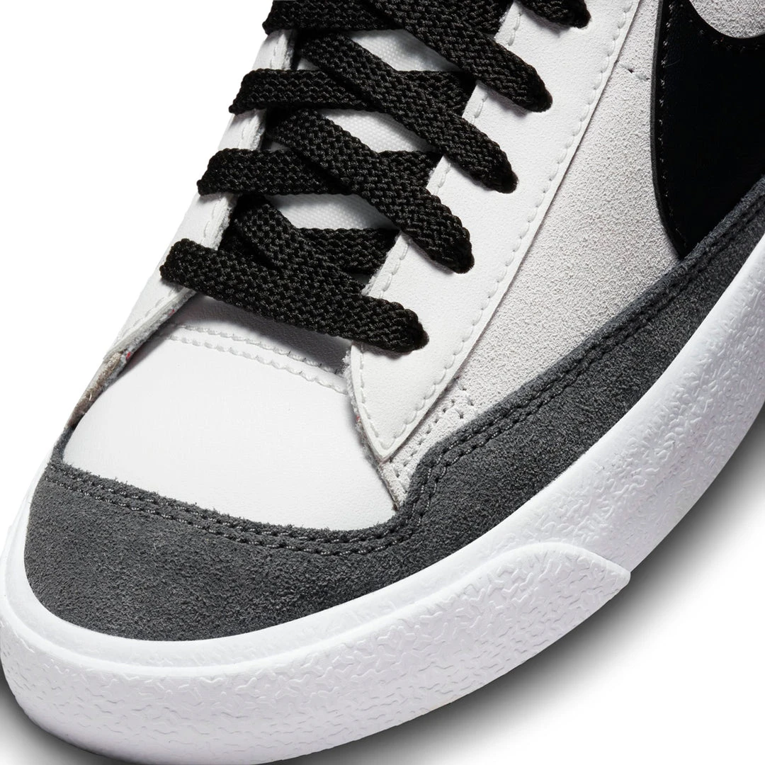 Nike Blazer Mid '77 SE D GS (Summit White/Black) 8 Nike Blazer Mid '77 SE D GS (Summit White/Black)