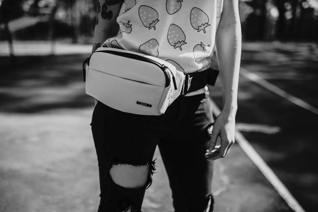 Incase - Pebbled Leather Side Bag (White) 1 Incase - Pebbled Leather Side Bag (White)