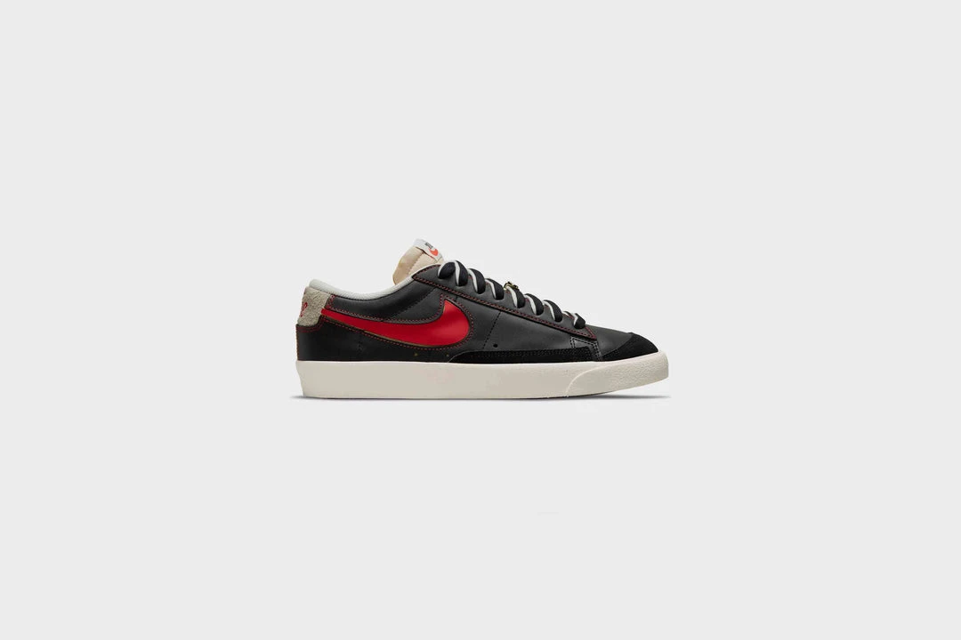 Nike Blazer Low ‘77 PRM (Black/Deep Royal Blue) 3 Nike Blazer Low ‘77 PRM (Black/Deep Royal Blue)