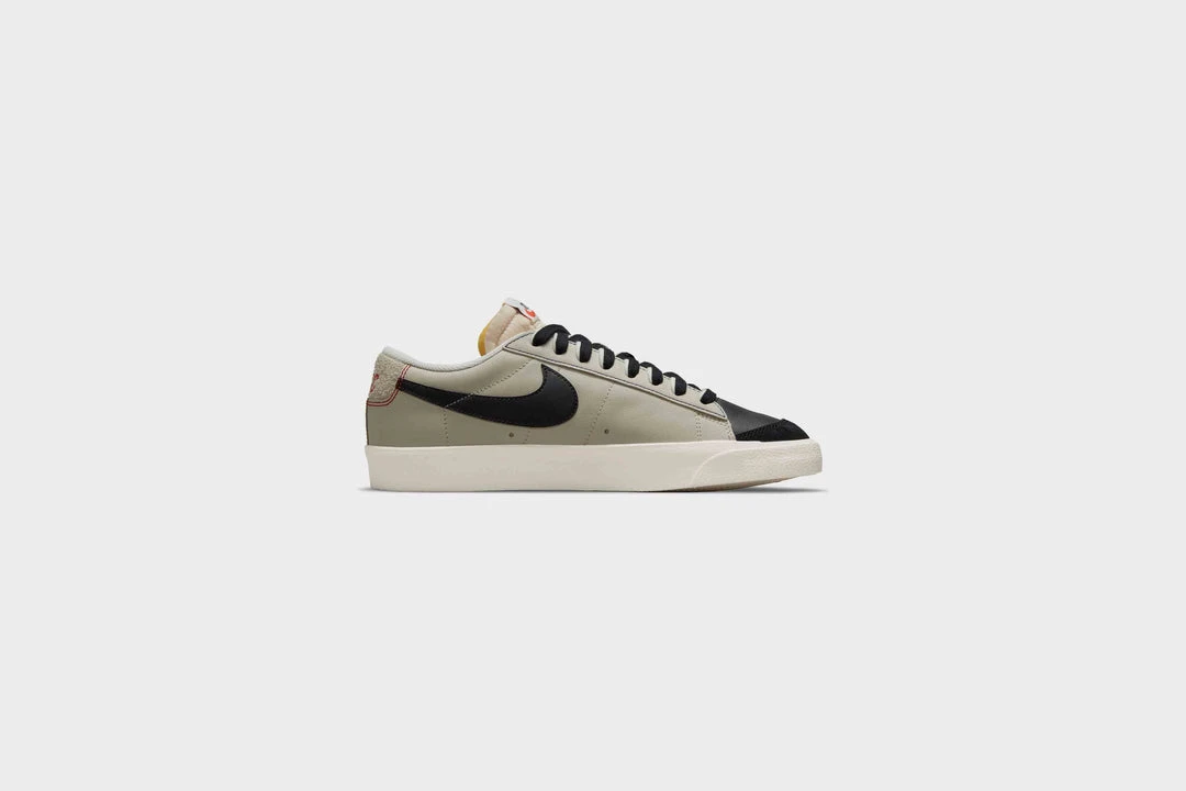 Nike Blazer Low ‘77 PRM (Black/Deep Royal Blue) 4 Nike Blazer Low ‘77 PRM (Black/Deep Royal Blue)