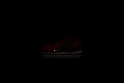 Nike Venture Runner (Pomegranate/Black) New Arrivals