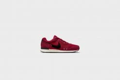 Nike Venture Runner (Pomegranate/Black) New Arrivals