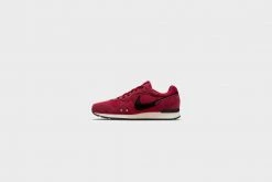 Nike Venture Runner (Pomegranate/Black) New Arrivals