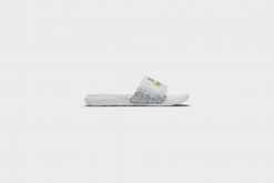 New Arrivals WMNS Nike Victori One Slide Print (White/Metallic Gold-Wolf Grey)