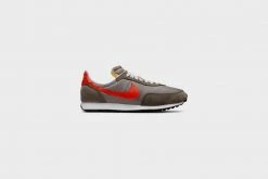 Nike Waffle Trainer 2 (Moon Fossil/Team Orange) New Arrivals