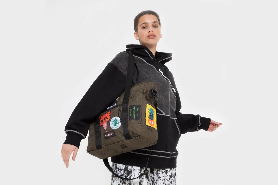 Pleasures X EASTPAK Kerr (Khaki) 2 Pleasures X EASTPAK Kerr (Khaki)