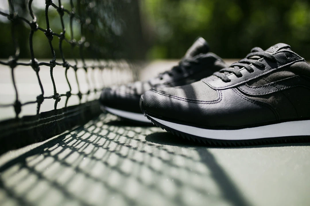 Vans Suiting Runner (Black/White) 5 Vans Suiting Runner (Black/White)