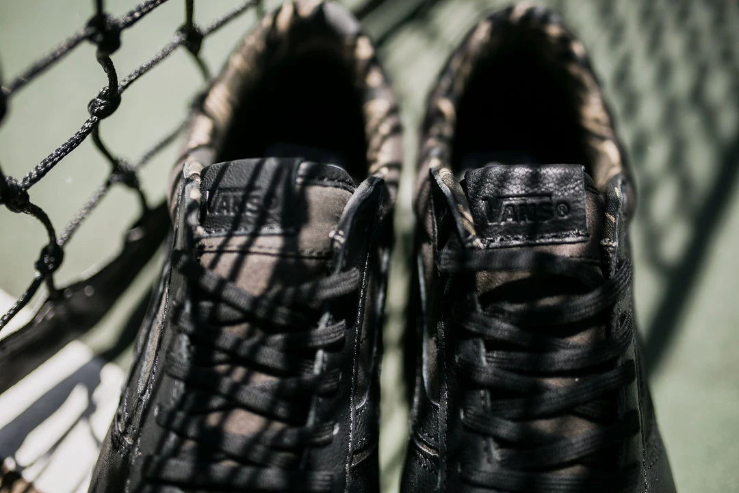 Vans Suiting Runner (Black/White) 6 Vans Suiting Runner (Black/White)