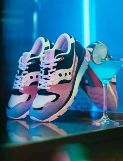 Saucony Azura Acribik Tech Noir (Black/Pink) 10 Saucony Azura Acribik Tech Noir (Black/Pink)